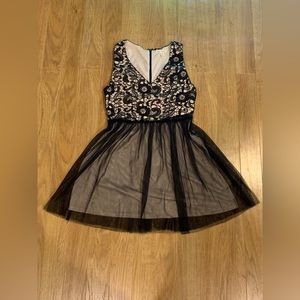 Seanna Lace Tulle Dress - size M